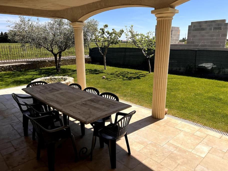Saint-Laurent D'Aigouze : Appartement Avec Jardin Экстерьер фото